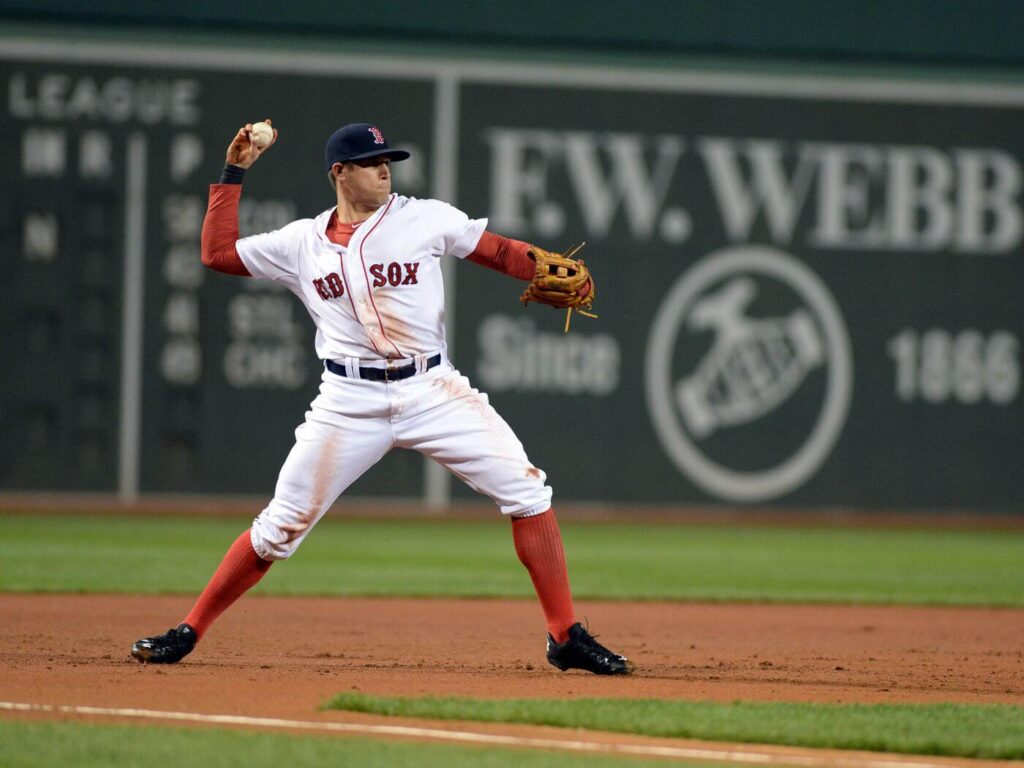 An image of Garin throwing a baseball.